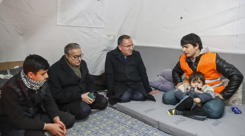 Bozdağ, Diyarbakır'da çadır kenti ziyaret etti