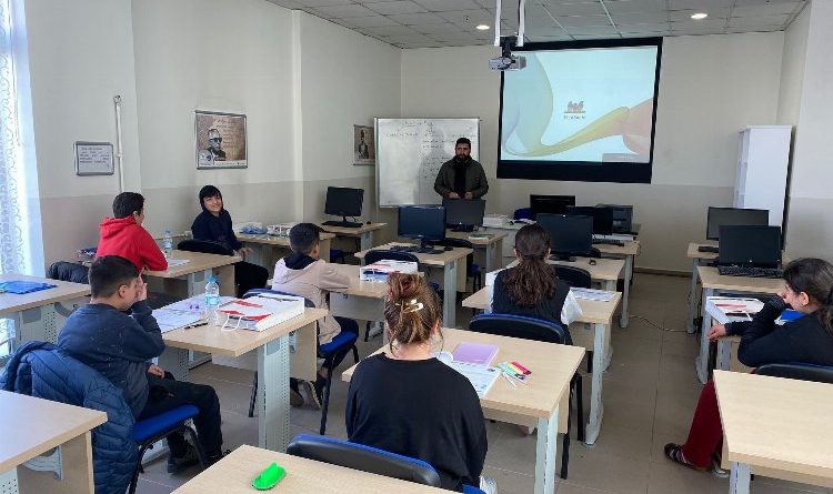 Diyarbakır'da depremzede öğrencilere yönelik Destekleme ve Yetiştirme Kursları (DYK) başladı.