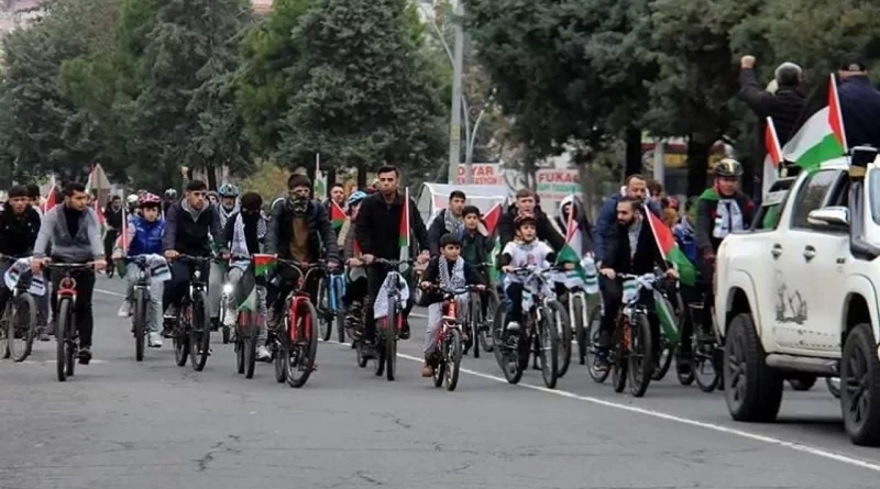 Dünya İnsan Hakları Gününde Gazze'deki saldırılara dikkat çekmek amacıyla bisiklet konvoyu düzenlendi